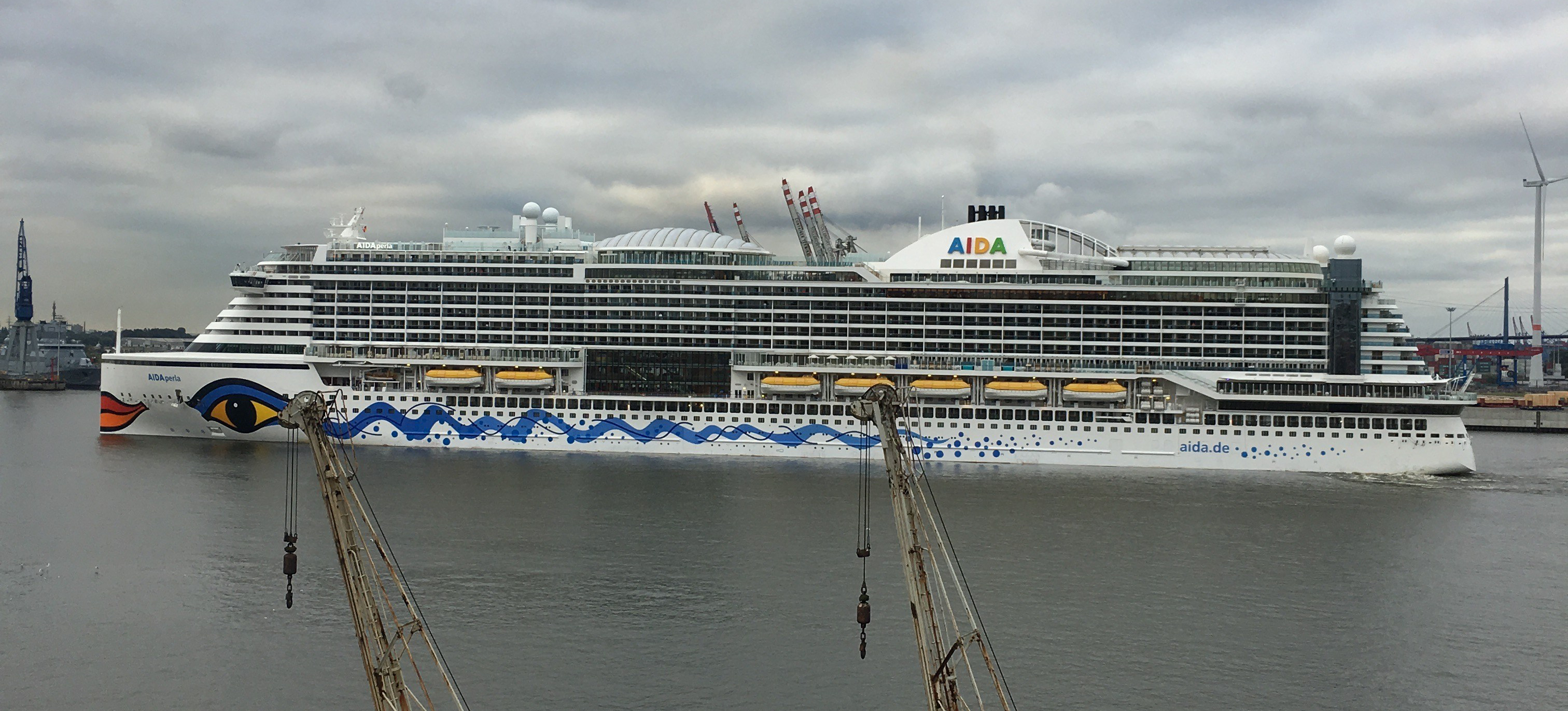 Die AIDAperla im Hafen